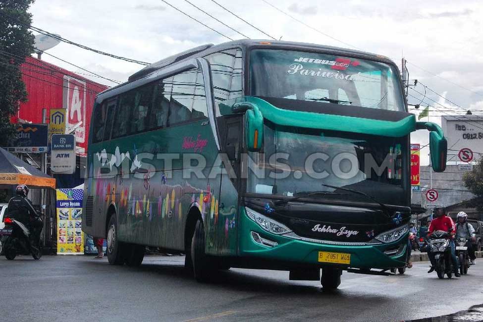 ibistrans.com foto sewa bus pariwisata Ichtra Jaya Jetbus2