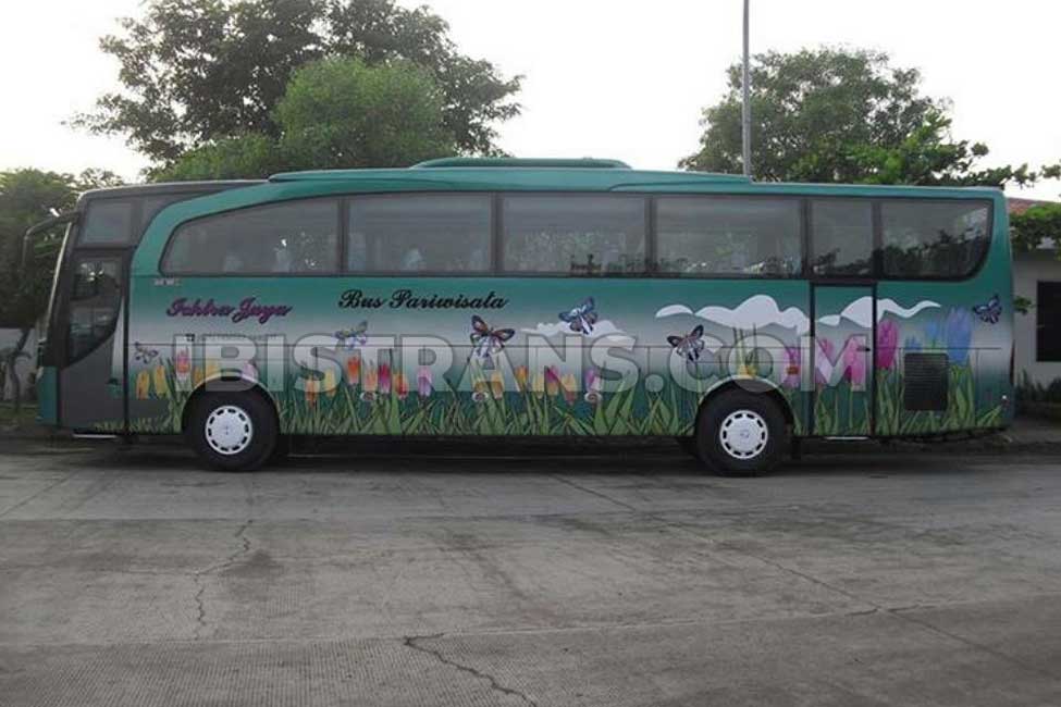 ibistrans.com foto sewa bus pariwisata Ichtra Jaya big 59 seat