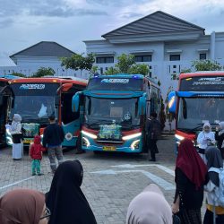 bus pariwisata toilet didalam - 1
